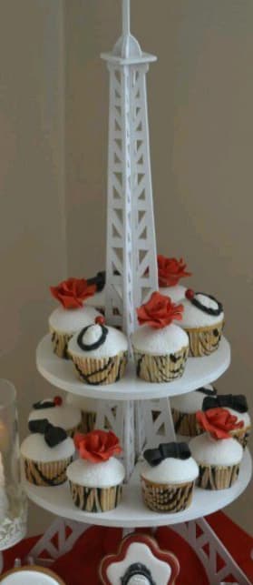 Eiffel Tower Cupcake